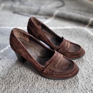Born size 8 oxford heels suede brown